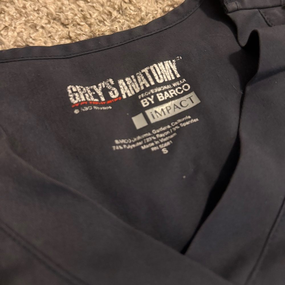 Greys Anatomy Scrub Top - Picture 3 of 3